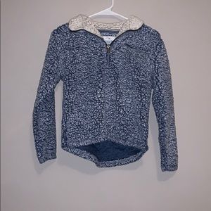 a blue and white sherpa